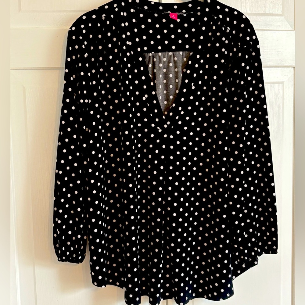 Vince Camuto Black Polka Dot Top Size XL
Like new condition